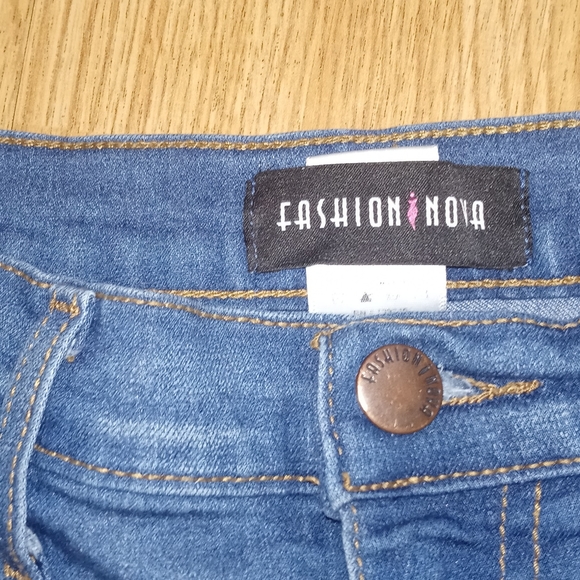 A pair of Fashion Nova pants - Picture 2 of 2